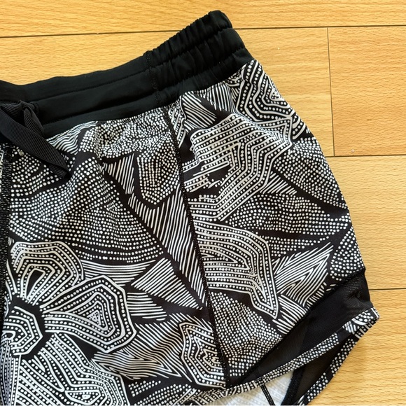 Lululemon Hotty Hot Short (Long) - Picture 2 of 3